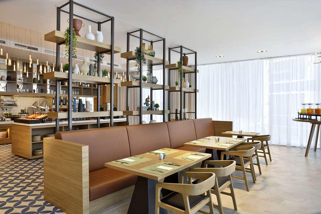 Hilton Garden Inn Dubai Business Bay レストラン 写真